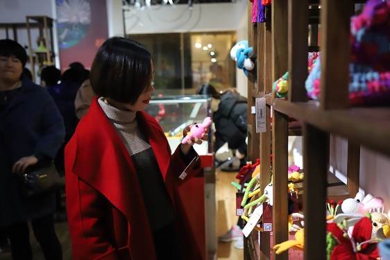 配图4:参观.JPG 配图4:参观.JPG