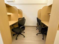 办公室里的椅子上 AI 生成的内容可能不正确。