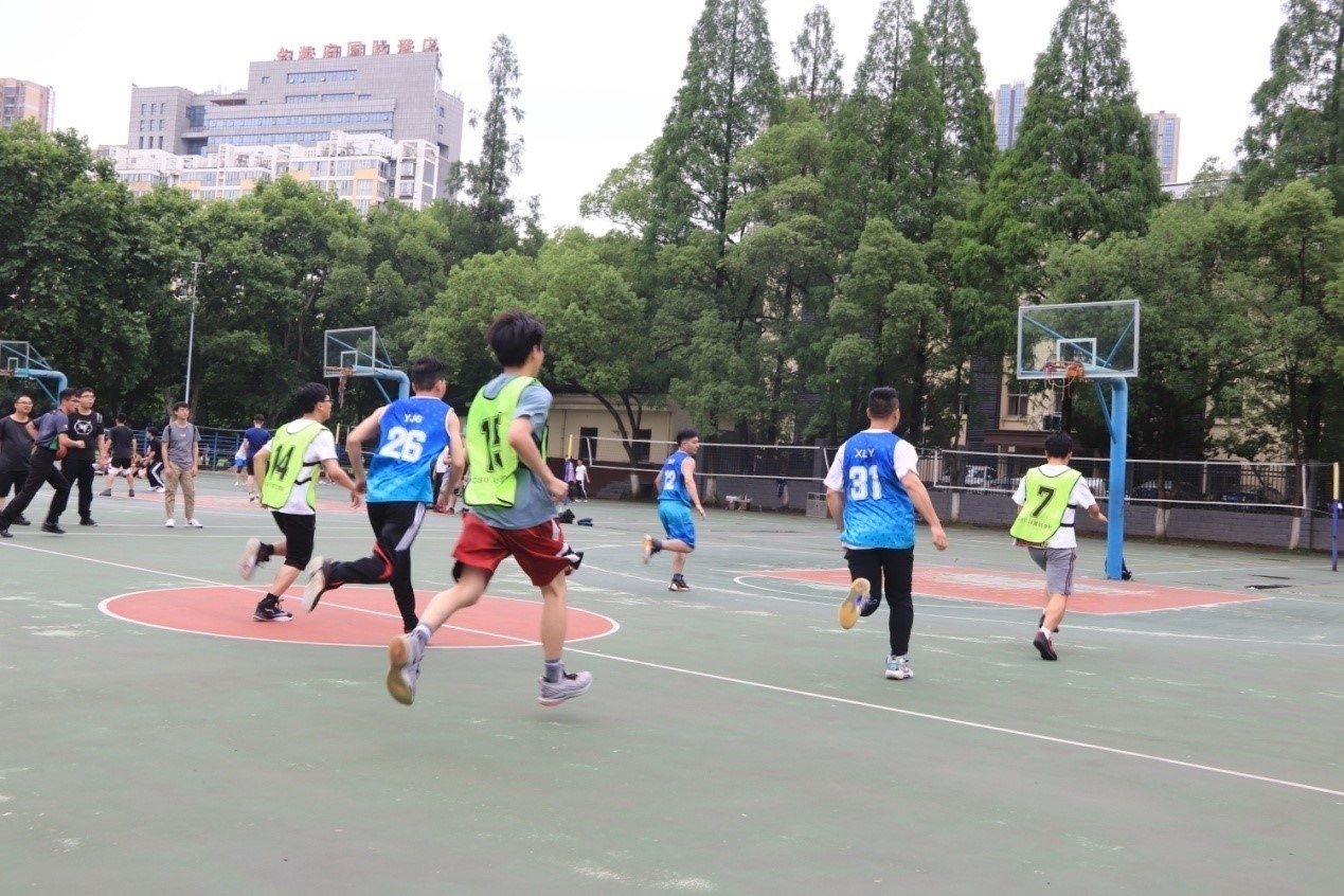 篮球2.jpg 篮球2.jpg